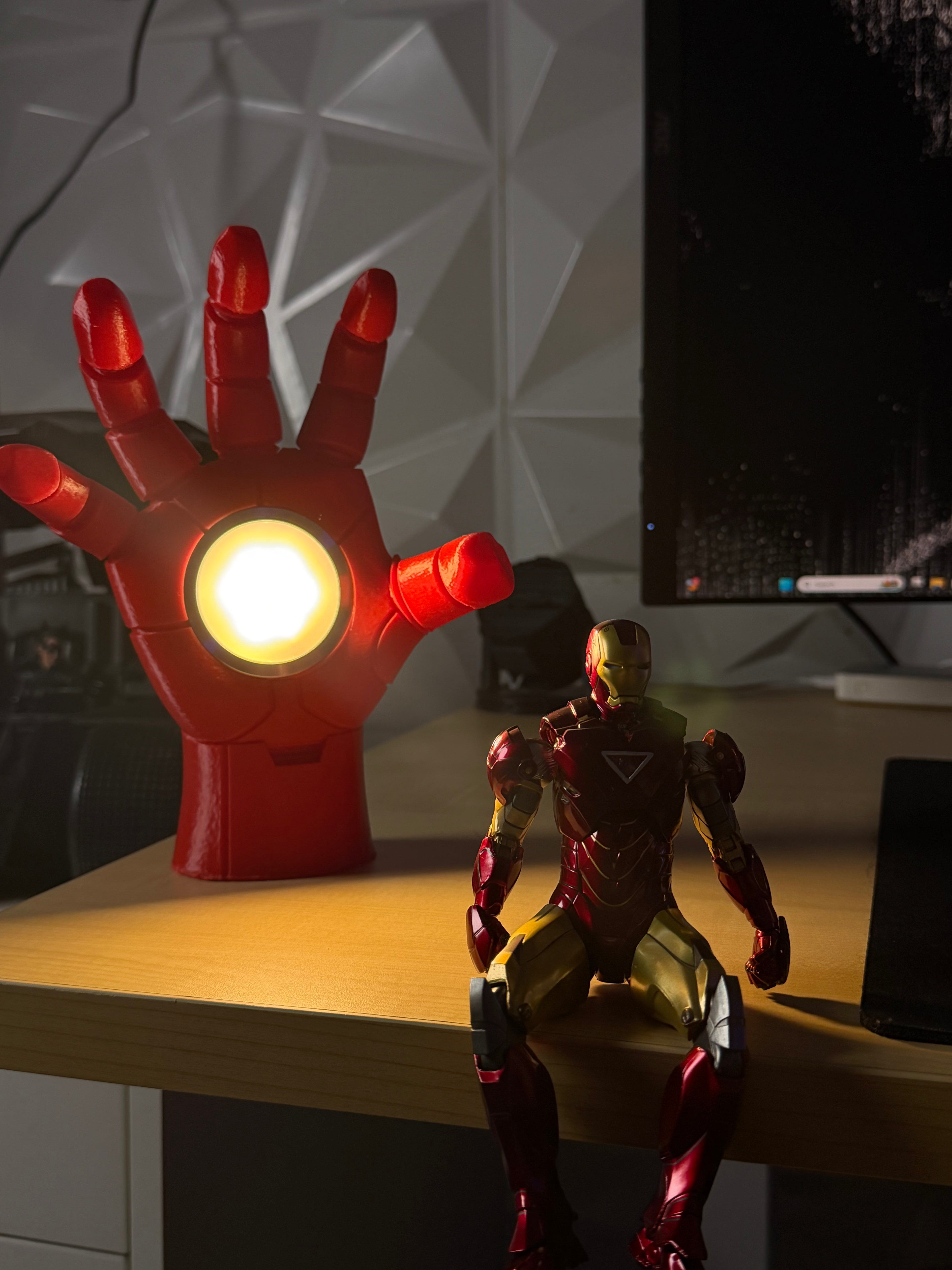 The Repulsor Artifact Lamp | Core Edition